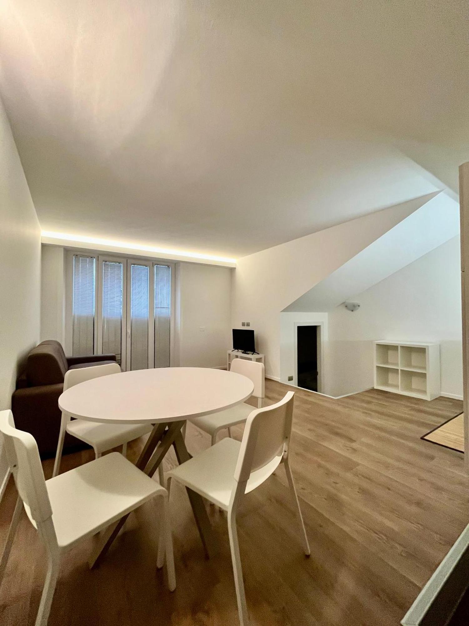 Central Side Apartment Milan Luaran gambar