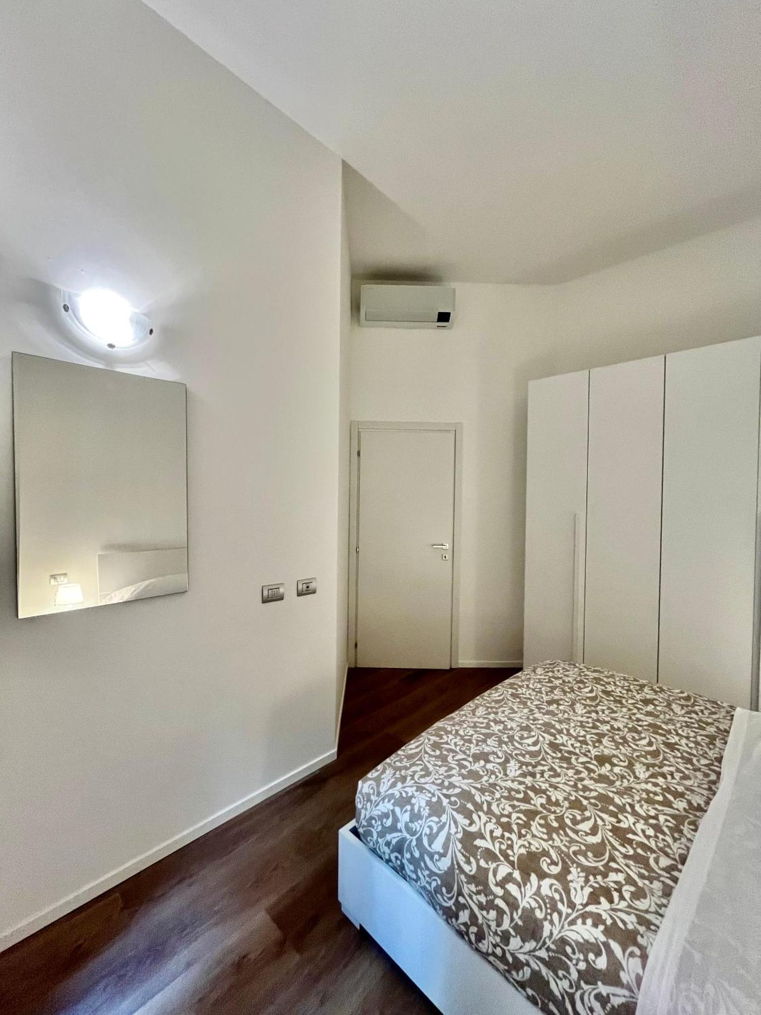 Central Side Apartment Milan Luaran gambar