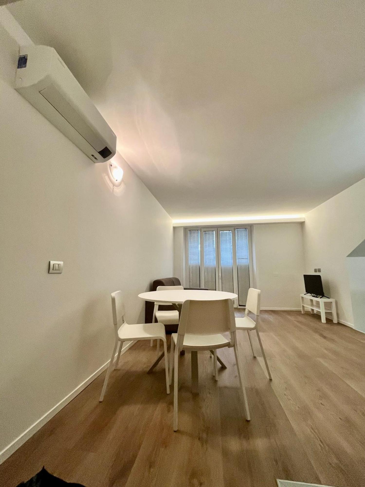 Central Side Apartment Milan Luaran gambar